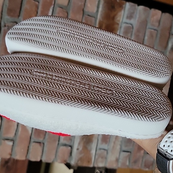 HEART SLIPPERS - Picture 8 of 8